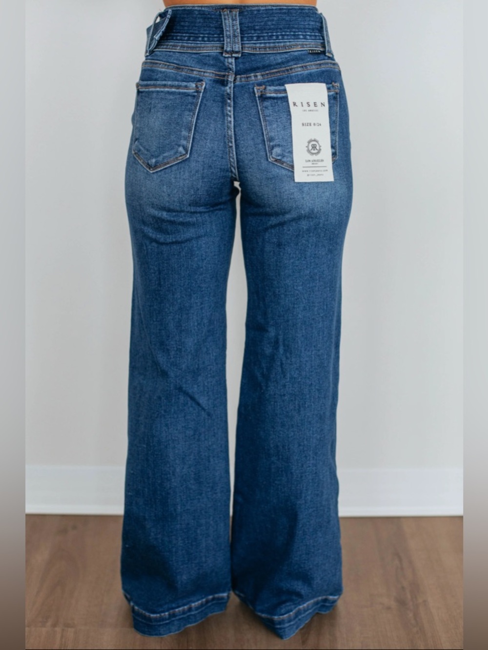 High-Rise Wide Leg Jeans with Statement Ring Belt in Dark Blue Size 9 - Picture 2 of 5